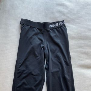 Nike 3/4 leggings *not wrinkled in person*